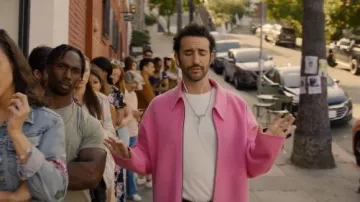 Chaqueta de lana con cremallera Acne Studios usada por Charlie (Jordan Firstman) como se ve en I Love LA (S01E03)