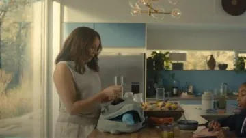 Reiss Harper Wool Funnel Neck Sleeveless T Shirt worn by Lorna (Carmen Ejogo) as seen in Wild Cherry (S01E01)