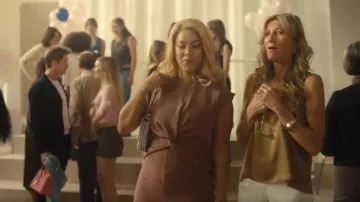 Robe Tove Jessa Cannelle portée par Gigi (Nicôle Lecky) comme on le voit dans Cerisier Sauvage (S01E01)