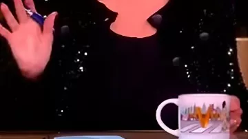 Chaqueta negra de lentejuelas usada por Self - Copresentadora (Joy Behar) en The View