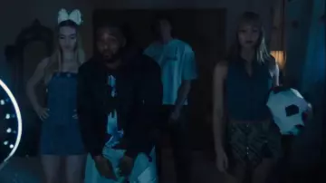 Jupe à panneaux AVAVAV portée par Grace (Imogen Faires) telle que vue dans Wild Cherry (S01E01)