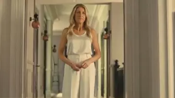 Pantalones Hugo Boss Regular Fit que llevan Juliet (Eve Best) como se ve en Wild Cherry (S01E03)