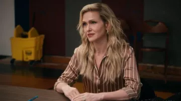 L'agence Tyler Blouse worn by Courteney Potter (Jenn Lyon) as seen in Stumble (S01E01)