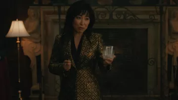 Blazer Etro Jacquard Mit Medaillons porté par Nell (Yuko Torihara) tel que vu dans Elsbeth (S03E06)