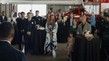 Espailles à sabots Veronica Beard Giana Charms portés par Henrietta Wilson (Aisha Hinds) tels que vus dans 9-1-1 (S09E06)