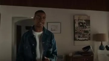 Story mfg Dark Denim Wonky Wear porté par Harry Grant (Elijah M. Cooper) tel que vu dans 9-1-1 (S09E06)
