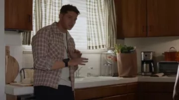 Camisa de cera London Wax Whiting llevada por Evan Buckley (Oliver Stark) vista en 9-1-1 (S09E06)