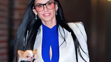 Blazer Colbert llevado por Demi Moore en The Late Show With Stephen