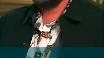 Chemise Access Hollywood 2025 d’Adam Sandler telle que vue dans Access Hollywood