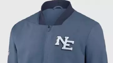 Rivalités Veste bomber sur le bord de la ligne portée par Stefon Diggs dans les New England Patriots 2025