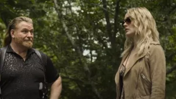 Veste en cuir Free People Over You Moto portée par Cleo (Bella Heathcote) telle que vue dans Tulsa King (S03E06)
