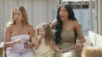 Pretty Little Thing Kahki Denim Tube Top porté par Layla Taylor tel que vu dans The Secret Lives of Mormon Wives (S03E05)