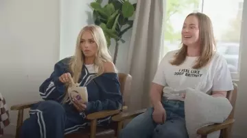 Pantalon de survêtement rayé bleu marine Pacsun porté par Miranda Mcwhorter, tel que vu dans The Secret Lives of Mormon Wives (S03E05)