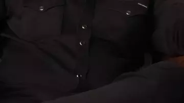 La chemise noire de soi (Eddie Murphy) dans Being Eddie