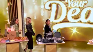 Falda midi de cintura peplum Eden Ronny Kobo llevada por Sara Haines tal como se ve en The View el 17 de noviembre de 2025