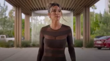 Robe habillée Fera Fishtail de Norma Kamali portée par Alex Hall, telle que vue dans Selling The OC (S04E08)