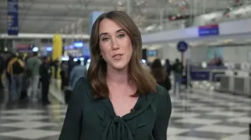 Blusa de cuello de Zara llevada por Maggie Vespa vista en Today el 17 de noviembre de 2025