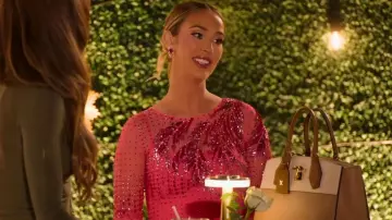 Robe Retrofête Sammy portée par Ashtyn Zerbon telle que vue dans Selling The OC (S04E08)