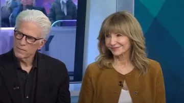 Akris Winter Suede Jacket worn by Mary Steenburgen as seen in Today on November 18, 2025