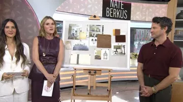 J. Crew Jersey-polo de punto de caxemira de manga corta llevado por Nate Berkus visto en Today with Jenna & Friends el 18 de noviembre de 2025