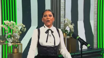 Camisa de manga larga abotonada de Dolce & Gabbana llevada por Tamron Hall, vista en el desfile de Tamron Hall el 17 de noviembre de 2025