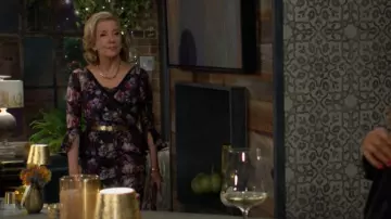 Robe Triana Chiara Boni La Petite Robe en bleu Renaissance portée par Nikki Reed Newman (Melody Thomas-Scott) telle que vue dans The Young and the Restless le 17 novembre 2025