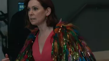 Veste courte à guirlande Carrie Preston portée par Elsbeth Tascioni (Carrie Preston) telle que vue dans Elsbeth (S03)