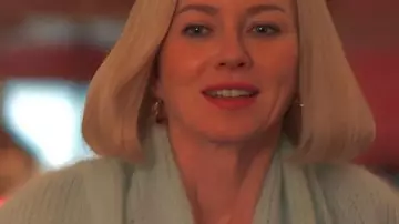 All’s Fair Liberty Ronson Wrap Jumper porté par Liberty Ronson (Naomi Watts) tel que vu dans All’s Fair (S01)