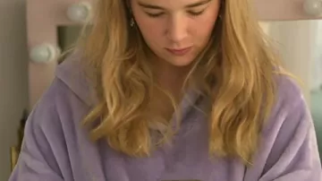 Sweat à capuche violet Baylen Out Loud S2 Baylen Dupree vu dans Baylen Out Loud