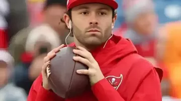 Baker Mayfield Anorak Hoodie Jacket dans la grande personnalité de Baker Mayfield l’a « mordu en plein derrière » cette saison - Mike Greenberg | Lève-toi