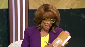 Banana Republic Lido Blazer worn by Gayle King as seen in CBS Mornings on November 18, 2025