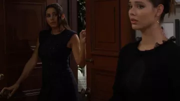Vestido de Tamara de Veronica Beard llevado por Daphne Rose (Murielle Hilaire) visto en The Bold and the Beautiful el 7 de noviembre de 2025