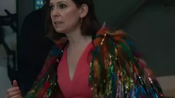 Veste cropée multicolore portée par Elsbeth Tascioni (Carrie Preston) telle que vue dans Elsbeth (S03E02)