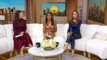 Me + Em Half Zip Maxi Dress llevado por Maggie Rulli visto en Good Morning America el 17 de noviembre de 2025