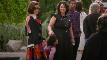 Chanel 15P Nouveaux tags Jupe plissée multicolore noire rose violet portée par Bronwyn Newport telle que vue dans The Real Housewives of Salt Lake City (S06E10)