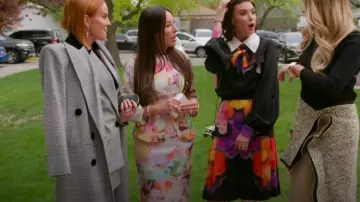 Veste Saamsa Ted Baker Electric Daydream Biker Biker portée par Angie Katsaneva, telle que vue dans The Real Housewives of Salt Lake City (S06E10)