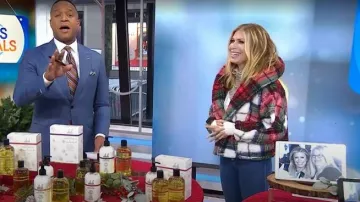 Cuello desmontable adornado con cristales TWP llevado por Jill Martin visto en Today el 19 de noviembre de 2025