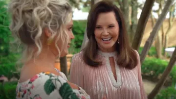 Autorretrato Vestido plisado con perlas que lleva Patricia Altschul en Southern Charm (S11E01)