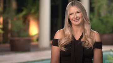 Robe Maxi texturée Khanums portée par Molly O’Connell telle que vue dans Southern Charm (S11E01)