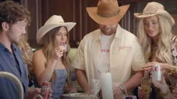 Windsor Major Hottie Chotie Flame Tube Tube Tube Top, porté par Jessi Ngatikaura, tel que vu dans The Secret Lives of Mormon Wives (S03E07)