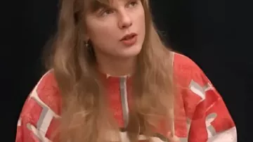 Sweat-shirt des KC Chiefs porté par Taylor Swift dans les tenues des KC Chiefs ! #shorts #fashion #football