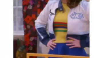 Veste en cuir Colorblock portée par (Jade Castillo) dans Electric Bloom (S01)