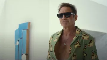 Chemise à manches courtes imprimée orchidée verte Paul Smith portée par Jamie Tanner (David Duchovny) telle que vue dans Malice (S01E01)