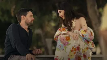 Robe midi blanche à manches bouffantes Borgo De Nor portée par Nat Tanner (Carice van Houten) telle que vue dans Malice (S01E02)