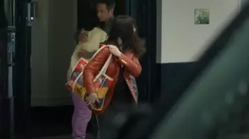 Sac fourre-tout Pherahs Multicolor à motif de cheval porté par Nat Tanner (Carice van Houten) tel que vu dans Malice (S01E06)