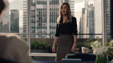 Montre Cartier Santos de Cartier portée par Alex Levy (Jennifer Aniston) vue dans The Morning Show (S04E10)