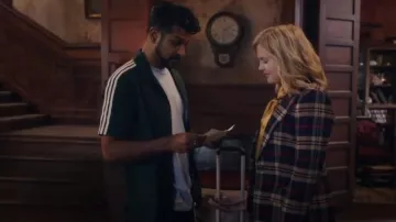 Adidas Clot par Edison Chen Colorblock Camp Shirt porté par Jay Arondekar (Utkarsh Ambudkar) tel que vu dans Ghosts (S05E06)