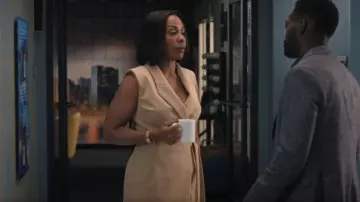 Cartier Panthère de Cartier watch worn by Mia Jordan (Karen Pittman) as seen in The Morning Show (S04E10)