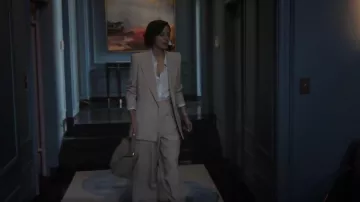 Pantalon décontracté Dries Van Noten porté par Céline Dumont (Marion Cotillard) tel que vu dans The Morning Show (S04E10)