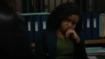 Aritzia Metric Denim Blazer llevado por Renee Curry (Aimé Donna Kelly) visto en Law & Order: Special Victims Unit (S27E08)